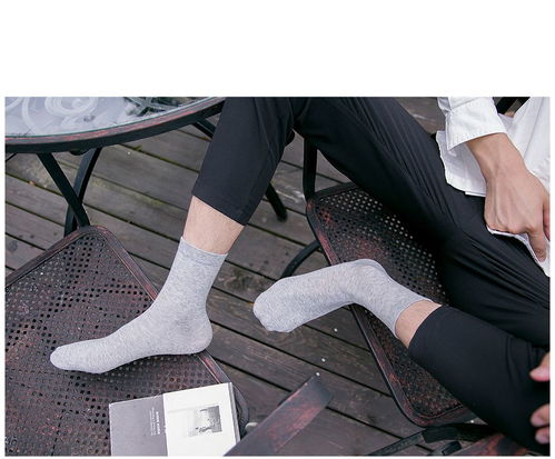5款秋冬男士必備中筒襪 商務保暖防臭，四季百搭新風尚