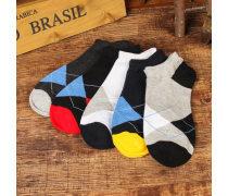 今夏必buy！潮流襪子新風尚，穿出你的個性態度